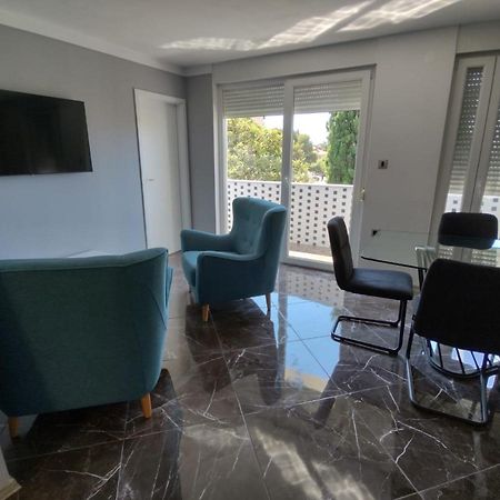 Modern Apartment Ana ロヴィニ エクステリア 写真