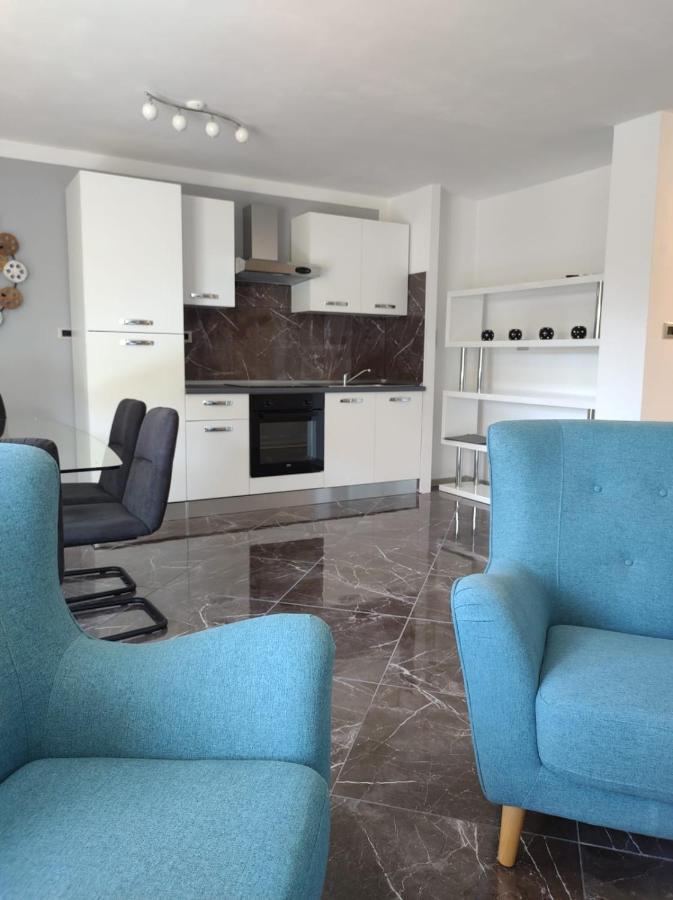 Modern Apartment Ana ロヴィニ エクステリア 写真
