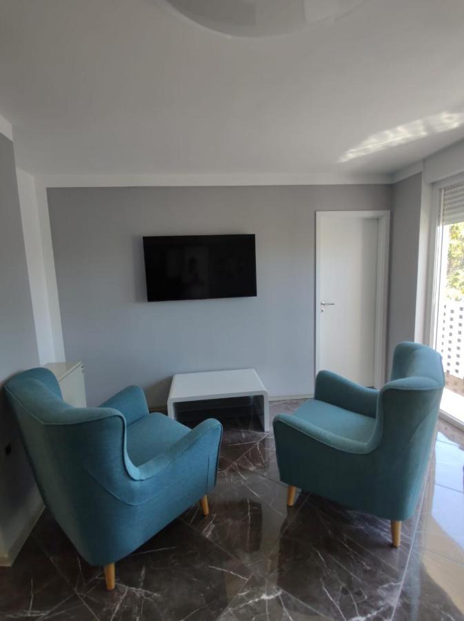 Modern Apartment Ana ロヴィニ エクステリア 写真
