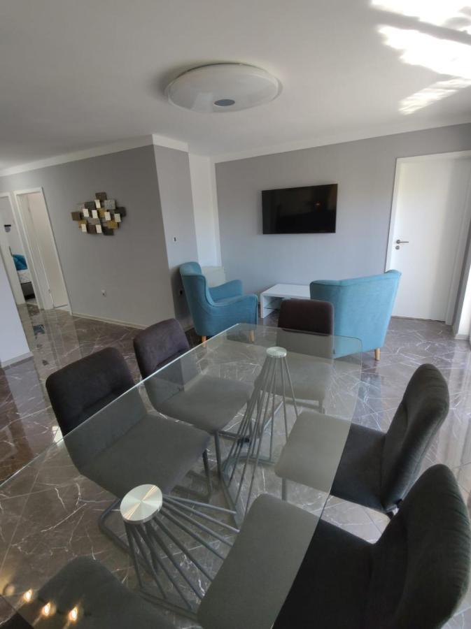 Modern Apartment Ana ロヴィニ エクステリア 写真