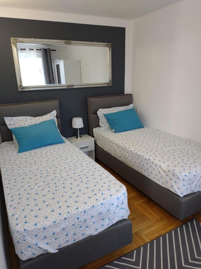 Modern Apartment Ana ロヴィニ エクステリア 写真