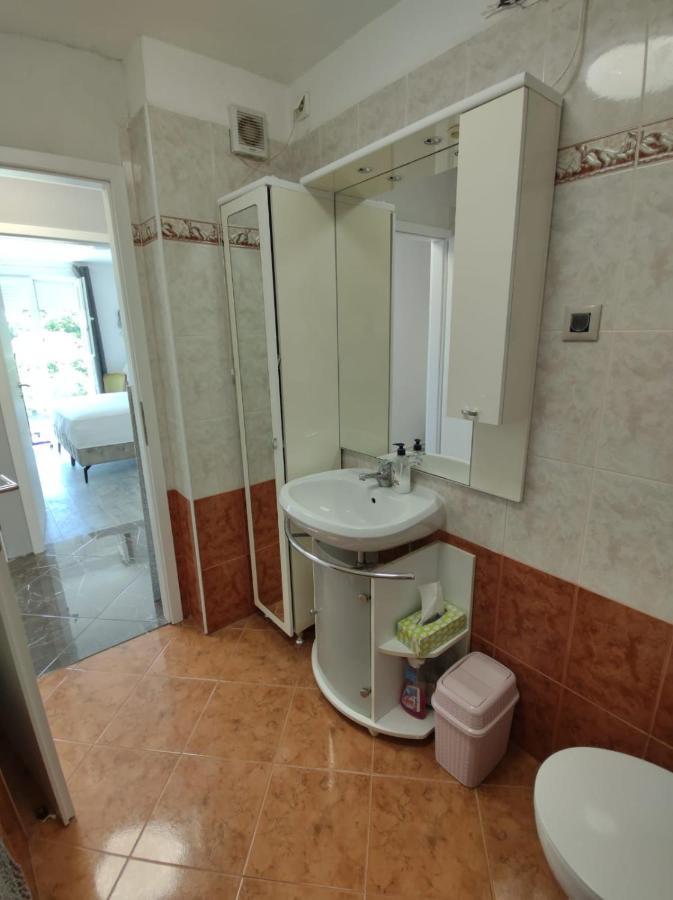 Modern Apartment Ana ロヴィニ エクステリア 写真