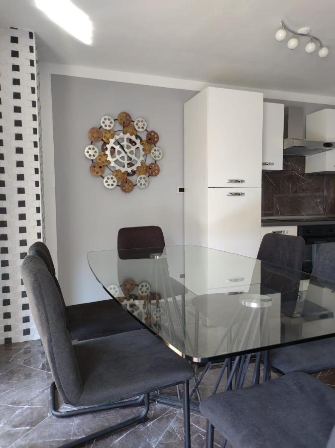 Modern Apartment Ana ロヴィニ エクステリア 写真