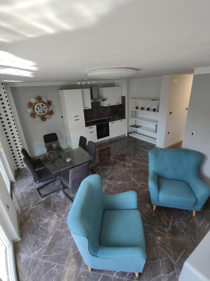 Modern Apartment Ana ロヴィニ エクステリア 写真