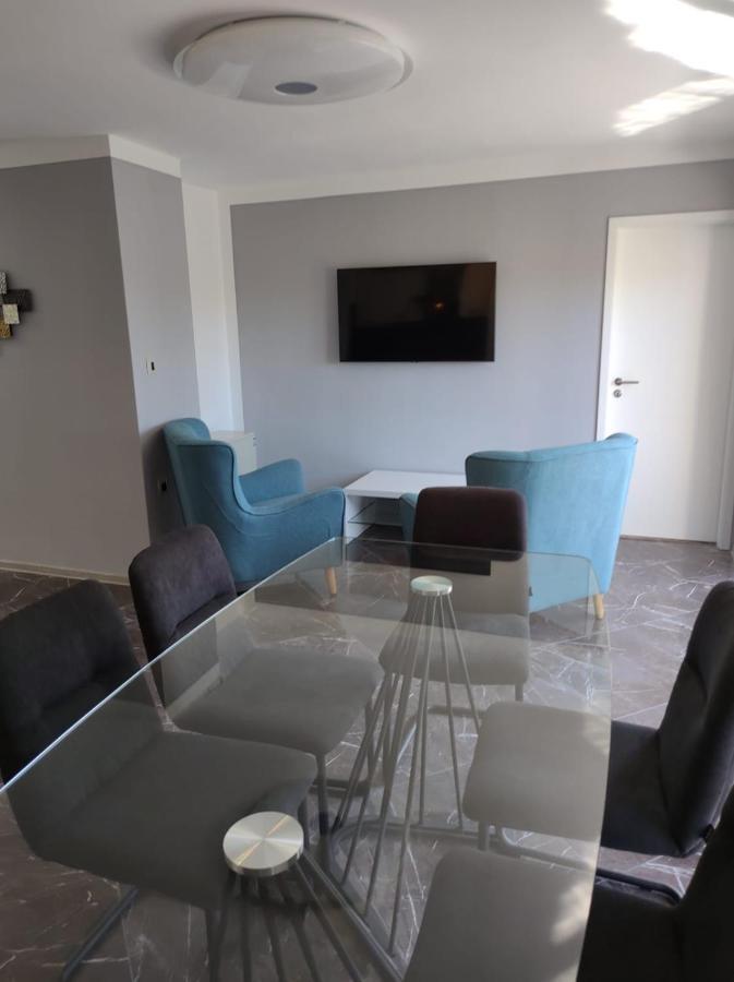 Modern Apartment Ana ロヴィニ エクステリア 写真