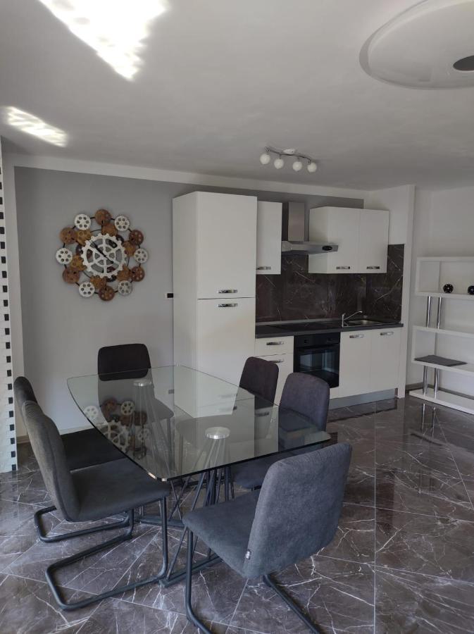 Modern Apartment Ana ロヴィニ エクステリア 写真